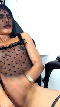 Sono il tuo coniglietto speciale pronto a soddisfare i tuoi desideri più intimi