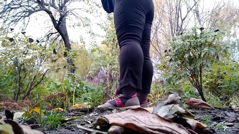 OurFetishLife: Çömelirken olgun kıvrımlı