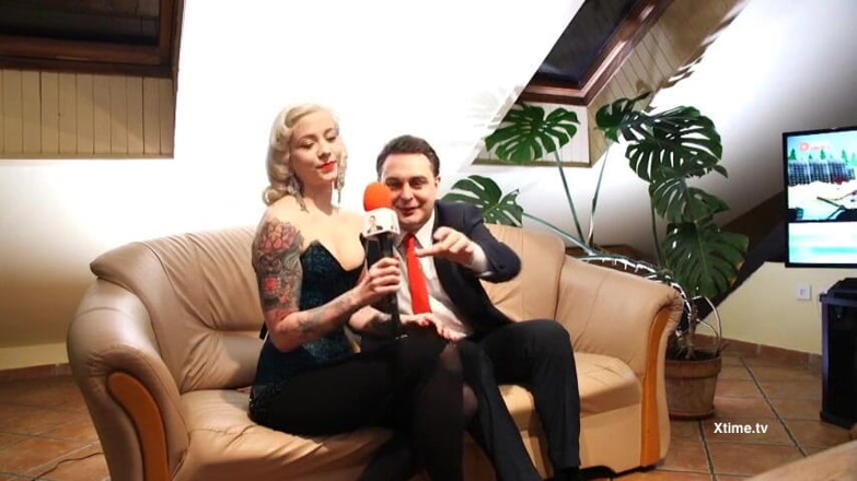 Andrea Dipre Channel: Andrea Dipre entrevista a una rubia