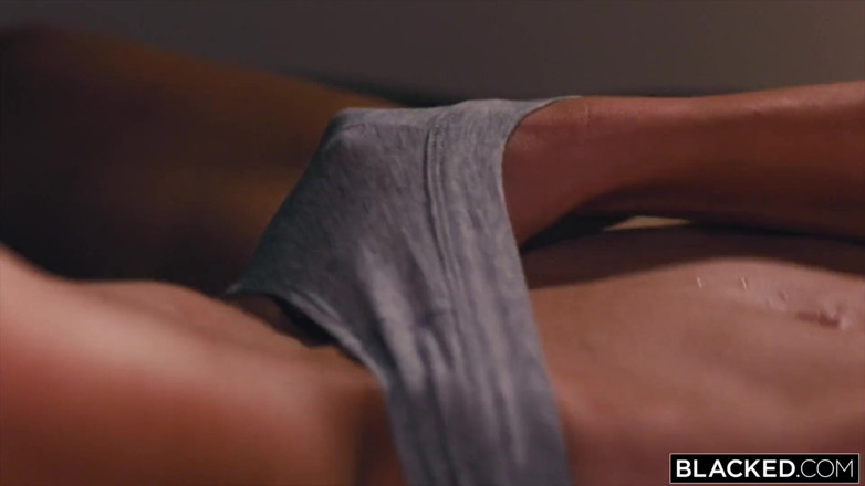 Blacked: Blacked เธอเสียสมาธิเพราะควยดำมากเกินไป