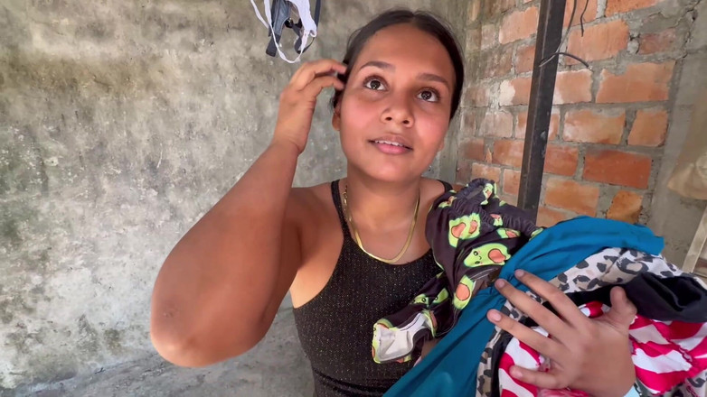 EMY_AND_JONH: 내 발정난 이웃 나는 그녀에게 내 옷을 씻어 달라고 부탁하고 나는 그녀의 얼굴에 정액으로 그녀를 지불