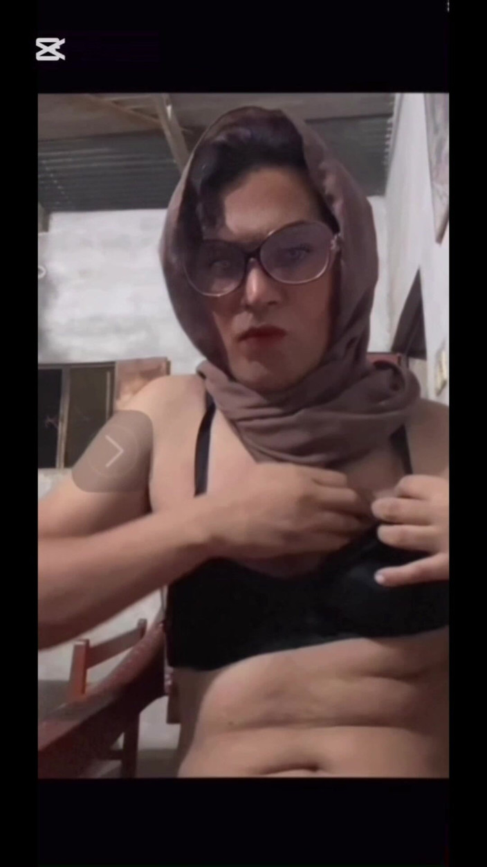 Jasiya: Per favore credimi sono una femminuccia obbediente su questa Terra.