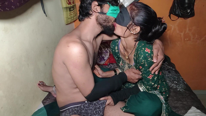 Sexy biwi: 내 집에 델리 부인을 불러 도기 스타일로 따먹어