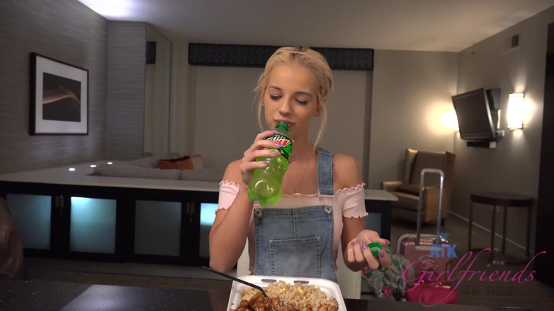 ATK Fans (Girlfriends): Bella Rose ile Hawaii'de sanal tatil bölüm 1