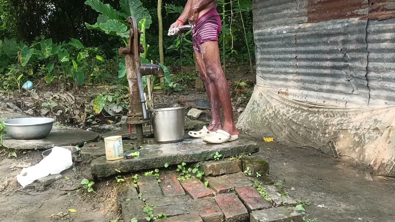 Ranjit Roy: Black mature man bath in desi style. Showing big dick.