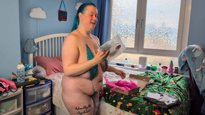Alice_Mayflower_Scottish: Genie Pole носить слінгкіні та candyzombies, розпаковує коров'ячі вуха і приміряє - соло дівчина