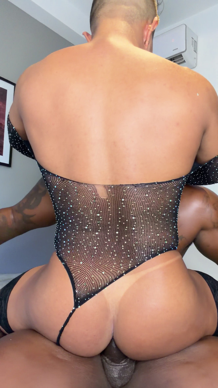 DADDYBLACKXXX: Повія в нижній білизні трахається на підборах 10" великим чорним членом