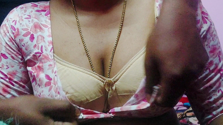 Desi Mohini: Indiancă desi sexy și incitantă care face sex