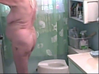 BBW nurse Vicki adventures with friends: Ibu tiri saya selepas mandi