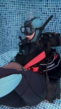 Sesi pelatihan bawah air keterampilan scuba