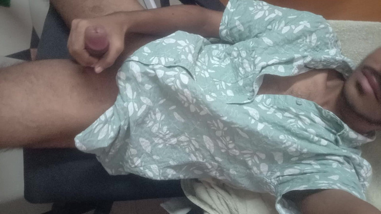 Suhas: Полуночная мастурбация от южно-индийского паренька