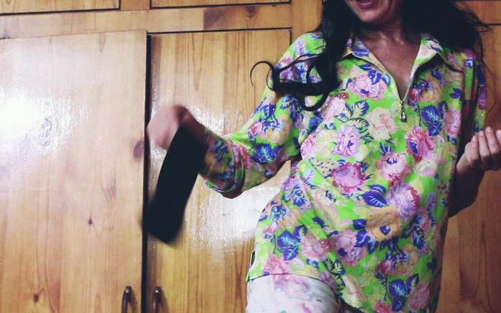 Bolly Karma: हॉट चोदने लायक मम्मी मस्ती के लिए अंतरजातीय जाती है
