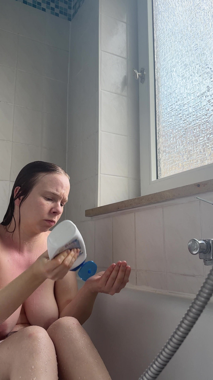 SweetLucy96: J’ai pissé dans la baignoire