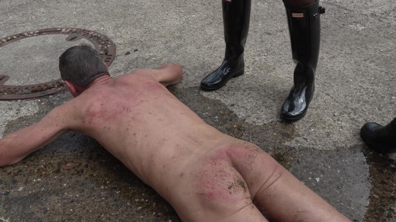 MissAlessaMilano: Venku ho ochlazujeme jako naše toalety