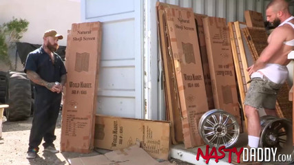 Nasty Daddy: NASTYDADDY Donnie Argento scopata senza preservativo dal papà Jack Dixon
