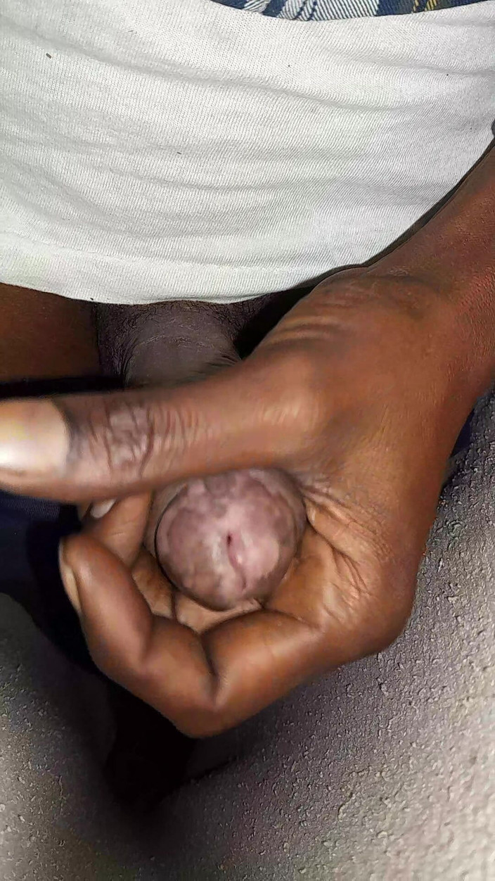 AKG: 德西男人手淫