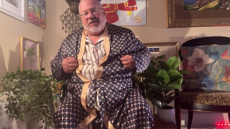 Hand-Free-Daddy-Chub: Tlustý kněz má velký tlustý zadek