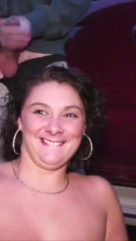 spust dziwka Duże cycki kręcone milf żona Angelica Ball na misji piesek ssie wiele nieznajomych kurki i dostaje pokryte w spermie