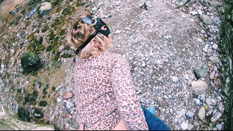 Sportynaked: Cascadas al aire libre follan con orgasmo gritando