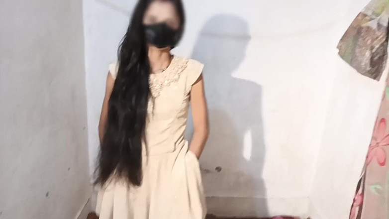 Raniki chut: Video di sesso di una ragazza indiana con la figa...