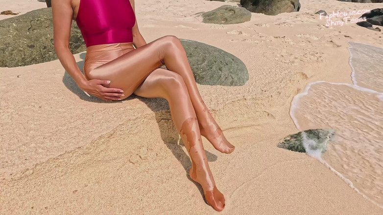 Shiny teens: 918 Золотой спандекс колготки и купальник Link на пляже