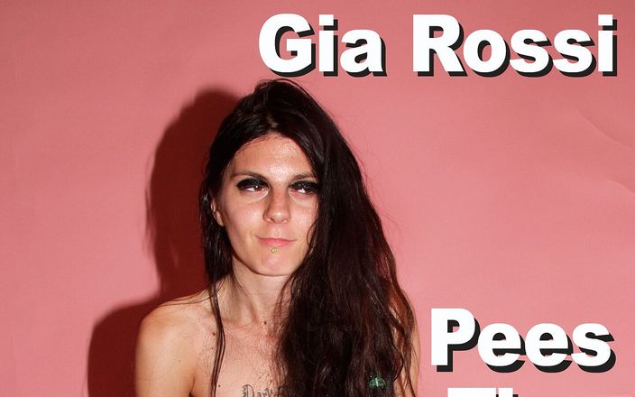 Picticon bondage and fetish: Gia Rossi透过她的内裤撒尿
