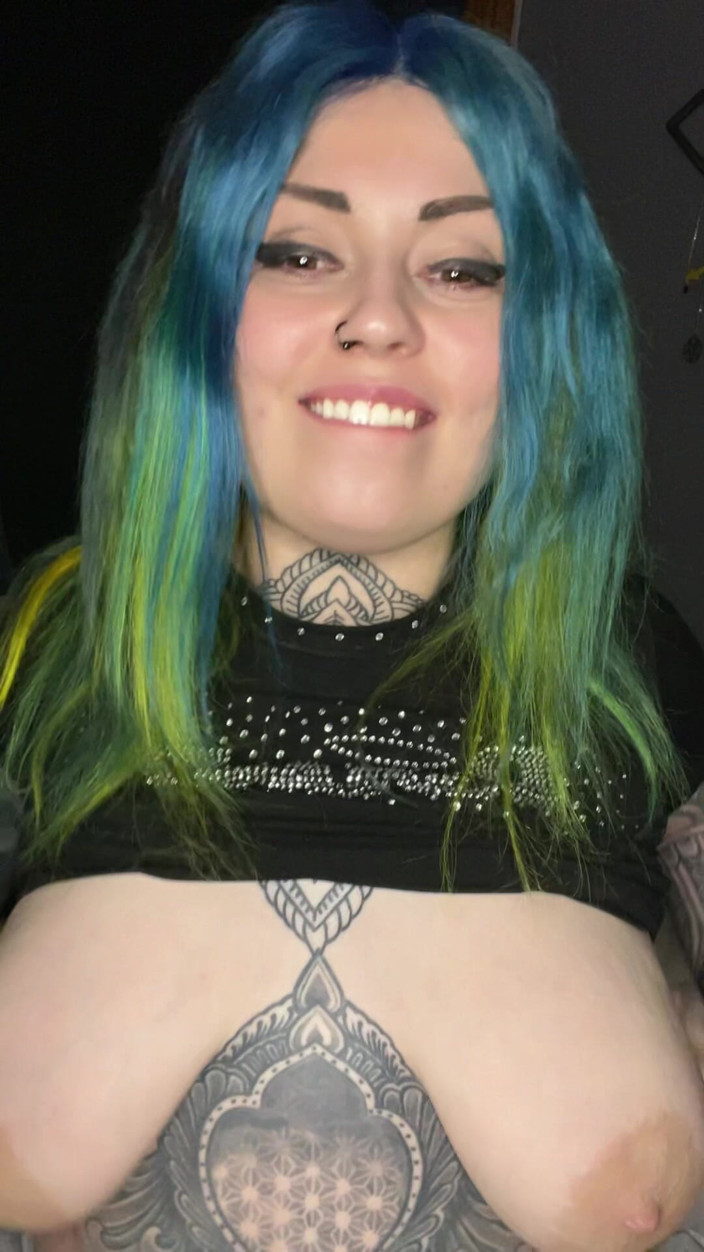 Miss Valentina: La principessa gotica ahegao tettona