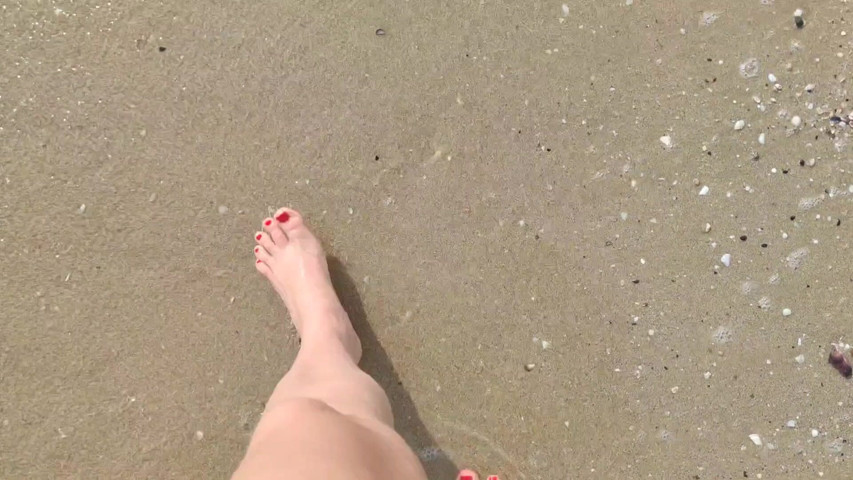 Nice Feet on the Beach (Milf Sex Queen) Nice Feet on the Beach (Milf Sex Queen)