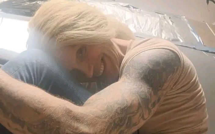 TS JACKIE BLACKED: Štíhlá bílá tranny děvka třese tím zadkem