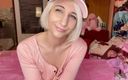 Cute Blonde 666: गुलाबी दिन सुनहरे बालों वाली बालों वाली लड़की धूम्रपान कर रही है