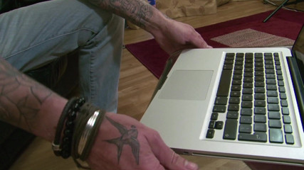 UK Sinners: Телочку-брюнетку Carmel Cox жестко трахнул большой член от Luke Hotrod