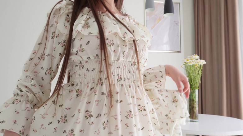 Siena Sky: Adik tiri suka melancap di biliknya