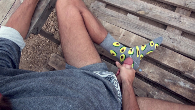 Kuzzi kuzzi socks: OUTDOOR BOY PLAY WITH COCK AND CUM HUGE LOAD ON...