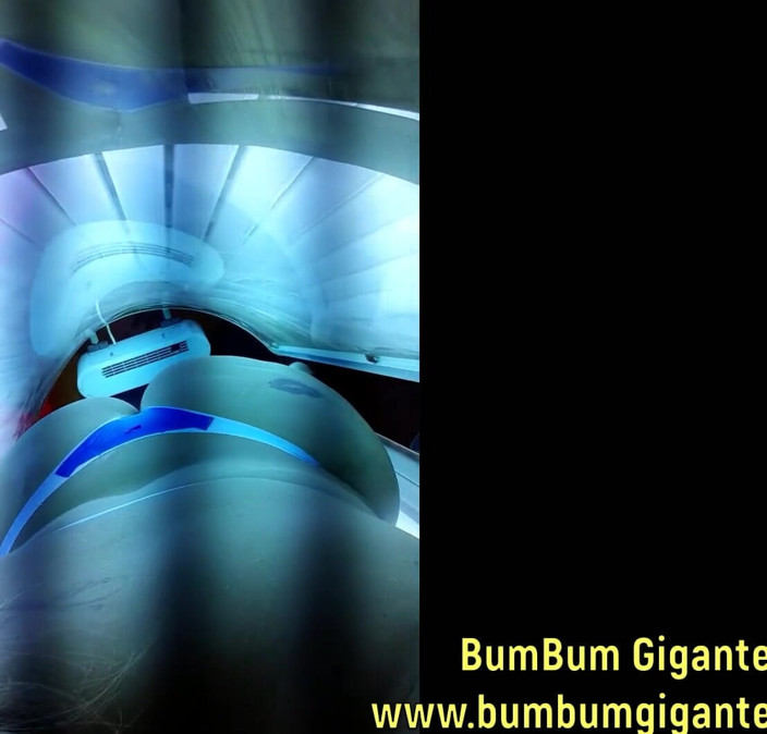 Camargo Hotwife: Preparing for the lover in the tanning booth