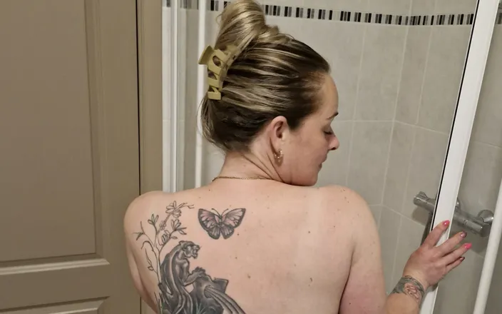 Mustang: Alone in the Shower Playing with Pussy