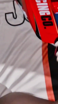 Biker bogel melancap pada Mxhelmetnya