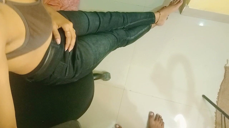 NikiRathod: use land chusaee ke lie samjhaana lekin vah mood men...