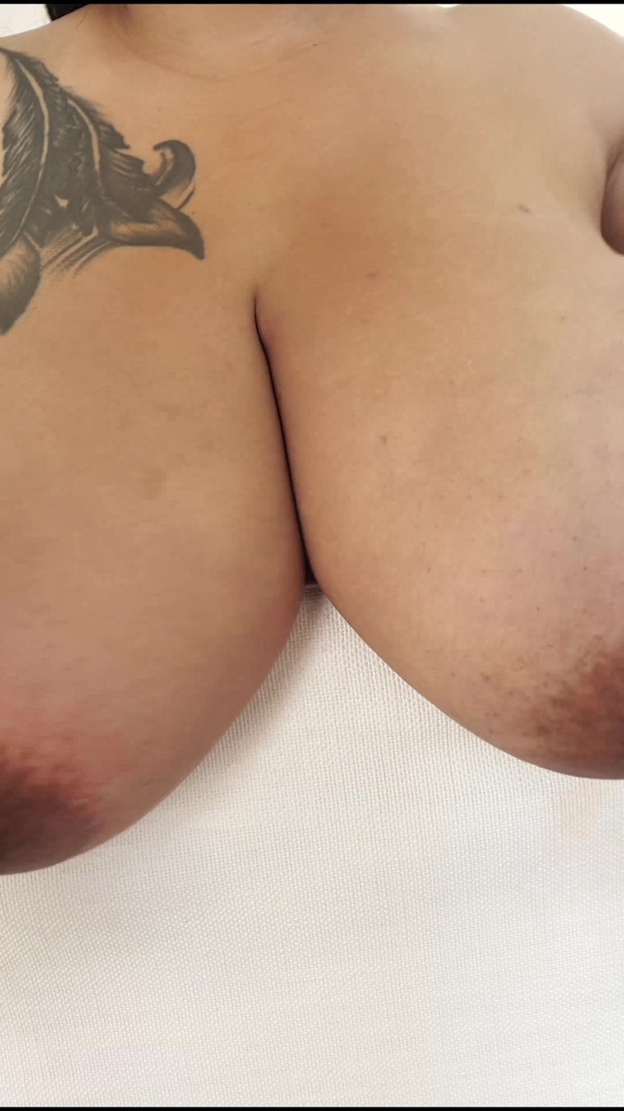 Stephanie Roberts: Danni viens me tirer les seins