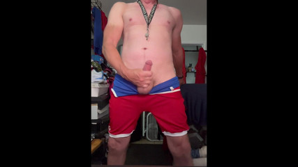 JockDad87: Jockdad87 wytryskuje w swoim stroju zapaśniczym.