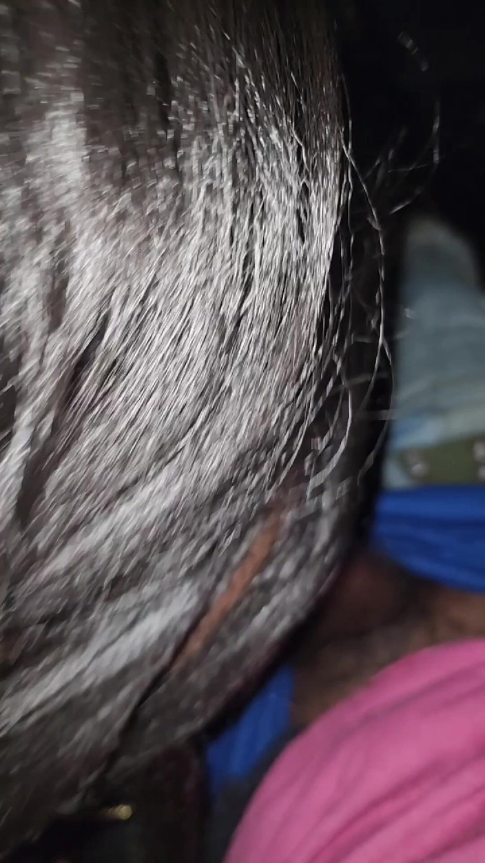 Wondahead21: Une sexy à l’arrêt de bus 🚌 se fait sucer - juste pour...