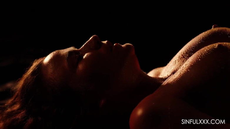 Sinfulxxx: Seks anal dalam cewek semok oleh sinfulxxx