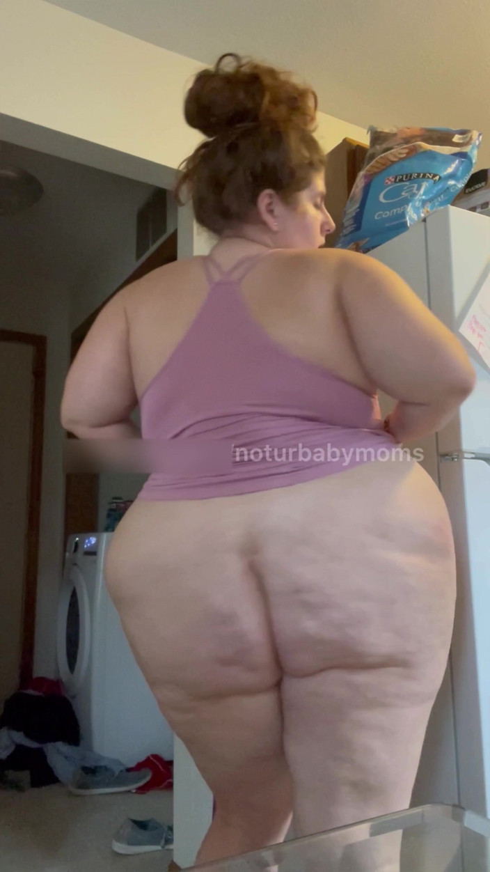 noturbabymoms: BBW Stripping and Shaking in Pink Dress