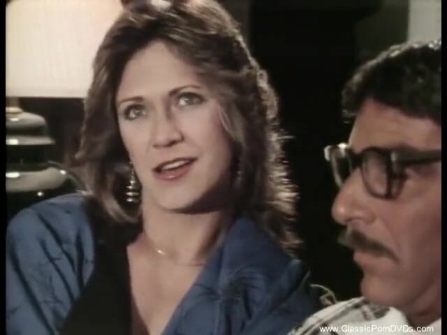 Classic Porn DVDs: Soberba milf é fodida e facial