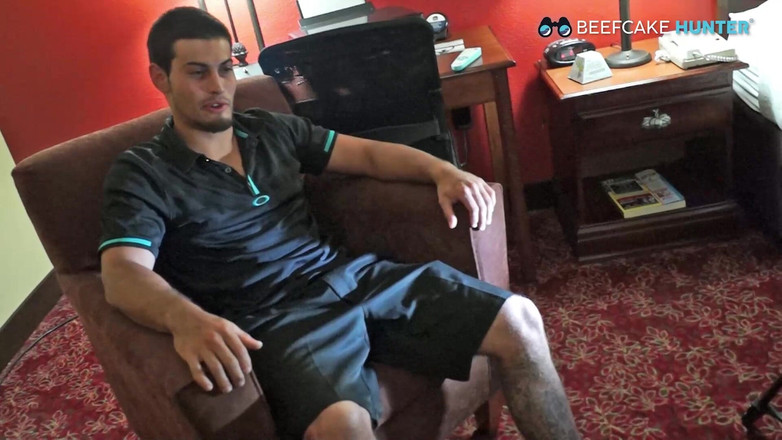 Beefcake Hunter: Macho mit beinen des fußballspielers lutschen