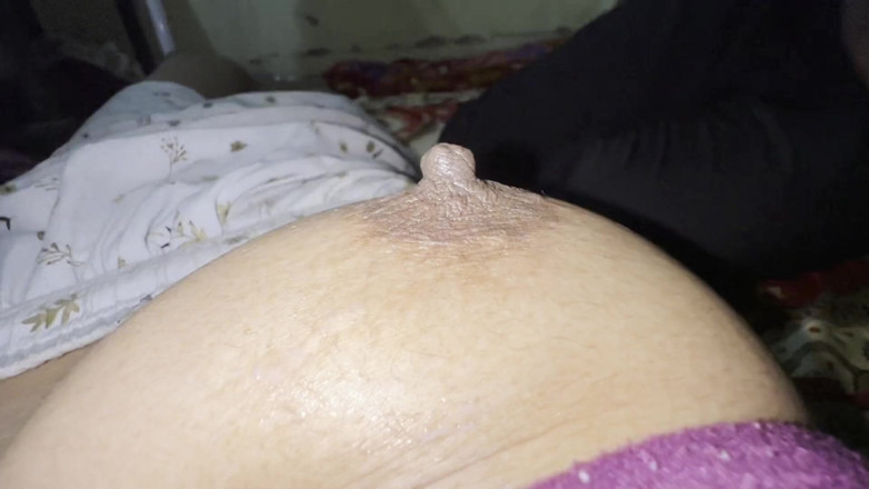 Aliasha12: Mallu evli kadın kocasını aldatıyor ve kocasının arkadaşıyla seks yapıyor
