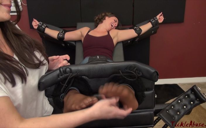 Princess Nikki's Tickling Fetish Sessions: 来自美国的素人女孩被支配的挠痒痒 - 100%的痒痒恋物癖！- Dd_6778