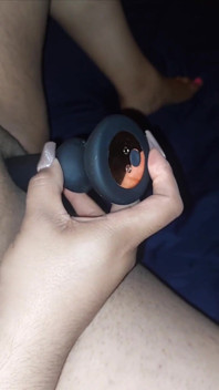 Belle dita rosa che si arricciano mentre gioco con la mia figa