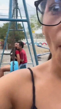 Sexe maison d’une belle-mère, d’une belle-fille et d’un beau-père pervers