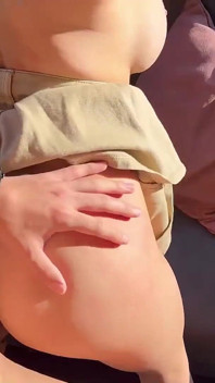 La donna colombiana si toglie le mutandine in un luogo rischioso e le dà ad uno sconosciuto - Luna Vitaler