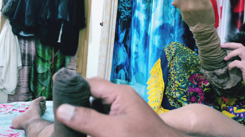 Bolly Karma: Hete milf krijgt een dikke pik